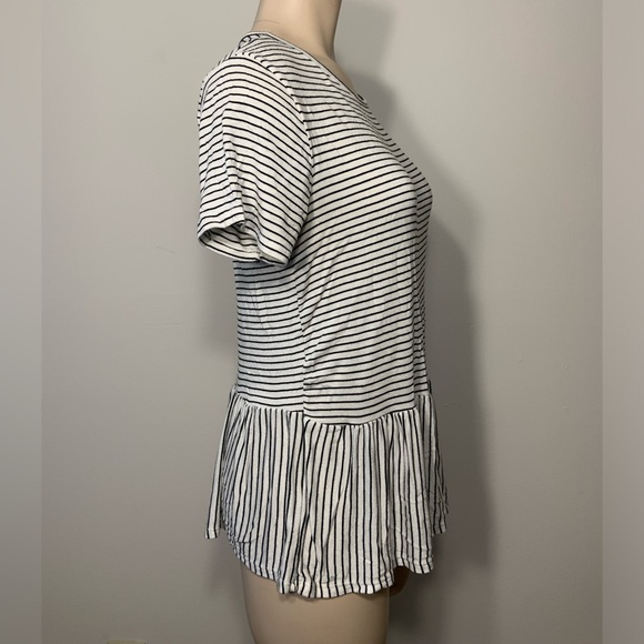 Live in the moment • Stripe Peplum top - Picture 4 of 6